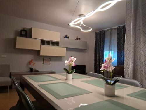 Kuchyň nebo kuchyňský kout v ubytování Duplex con garaje en Pielagos C27A01