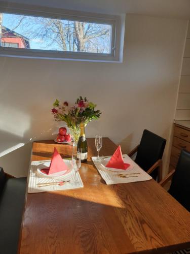 Gambar di galeri bagi Spacious and cozy semi-basement di Lund