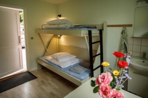 Una cama o camas en una habitación de Danhostel Stevns Klint