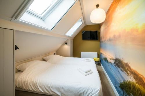 a bedroom with a bed and a skylight at Villa Sun in Ballum