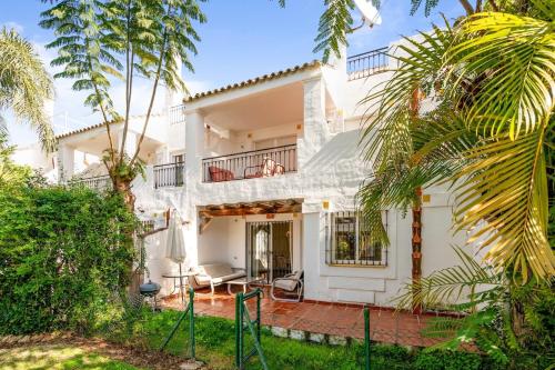 Explore Life at Los Naranjos Marbella - RDR453