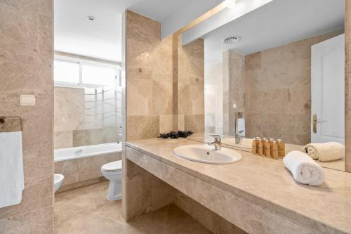 Explore Life at Los Naranjos Marbella - RDR453