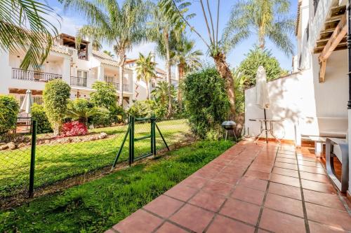 Explore Life at Los Naranjos Marbella - RDR453