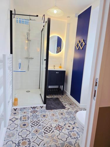 a bathroom with a shower and a toilet at Boho Nest in Rosporden