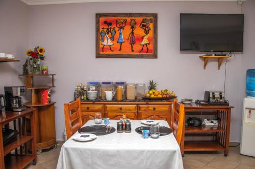Gallery image of Woodpecker's Inn Guest House in Kempton Park