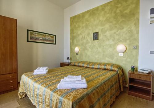 Postel nebo postele na pokoji v ubytování Hotel Pironi