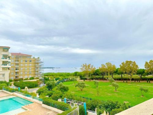Appartement 1 chambre Vue mer piscine parking