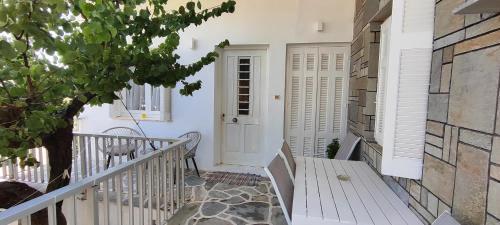 Balkón nebo terasa v ubytování Dandelion Paros Apartments III-IV