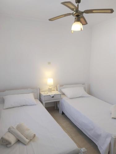 Postel nebo postele na pokoji v ubytování Dandelion Paros Apartments III-IV