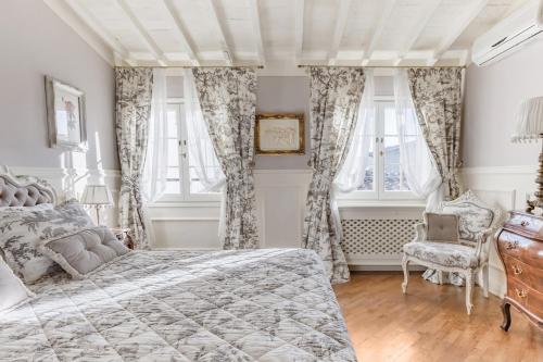 Signoria Suite Elegant With View - Daily Refresh Available