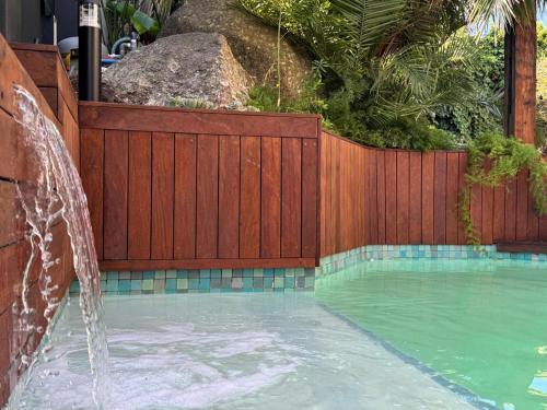 Bazén v ubytování Hout Bay Luxury Home nebo v jeho okolí