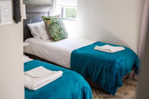 Postel nebo postele na pokoji v ubytování Hout Bay Luxury Home