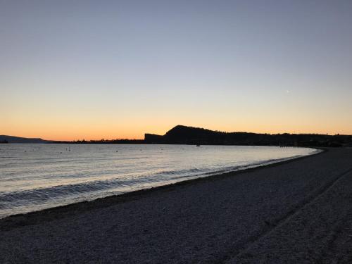 a view of the beach at sunset at Poggio al sole in Manerba del Garda