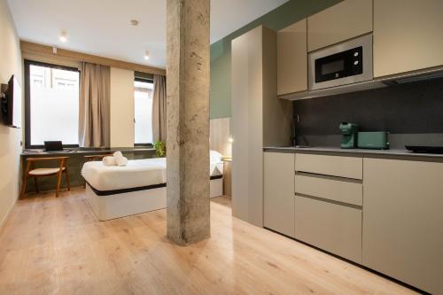 a room with a kitchen and a living room at Ola Living Chamartín Studios in Madrid