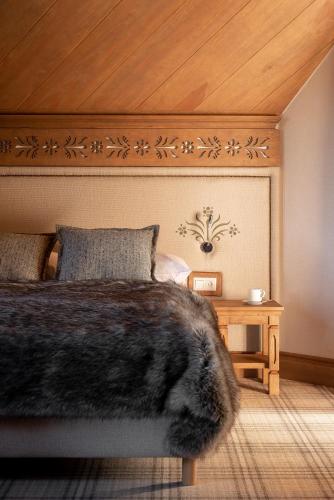 a bedroom with a bed and a wooden ceiling at Willa na Kozińcu in Zakopane