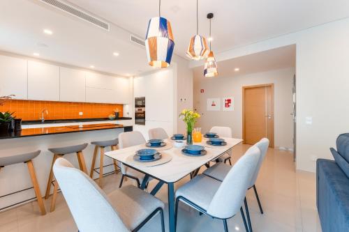 Adega Luxury | Marina, Centro & Piscina