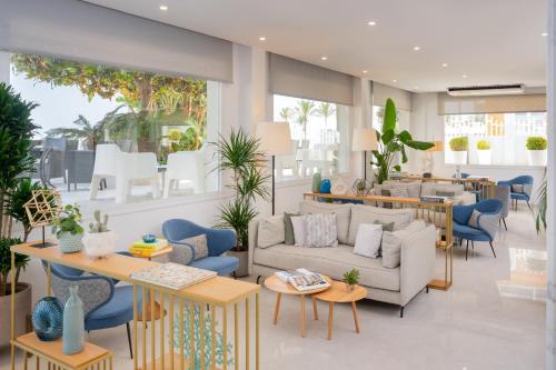 Et opholdsområde på Hotel Las Arenas, Affiliated by Melia