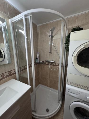 Precioso Apartamento en primera línea de Mar Santa Margarita Roses