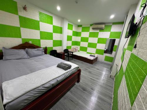 Кровать или кровати в номере Bảo Trân Boutique Motel gần Sân Bay Và Trung Tâm