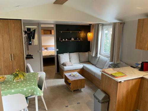 MH 084 MAGNIFIQUE 2ch et 2sdb dont suite parentale au calme dans camping 4étoiles