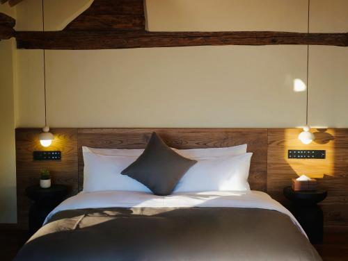 Letto o letti in una camera di Leisure Courtyard Seascape Designer Hotel