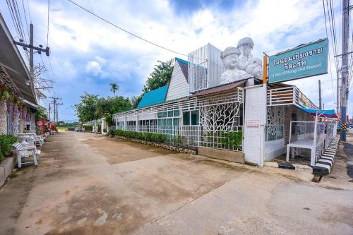 a building with a mural on the side of it at I Am Chiang Rai in Ban Cham Bon