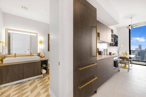 Exclusive Studio with City Views in Downtown Miami photo 41