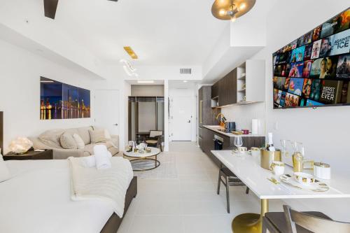Exclusive Studio with City Views in Downtown Miami photo 21
