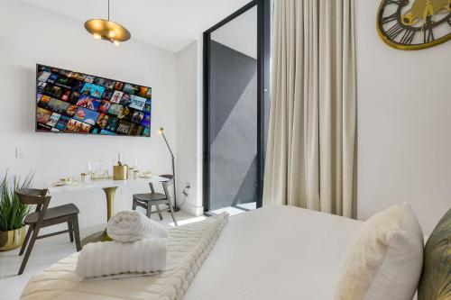 Exclusive Studio with City Views in Downtown Miami photo 24