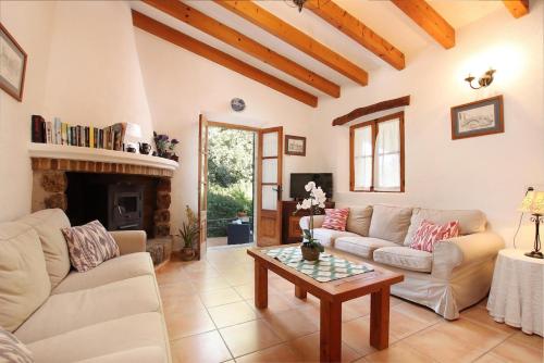 Quiet and wooded area of the Mallorcan countryside by Renthousing