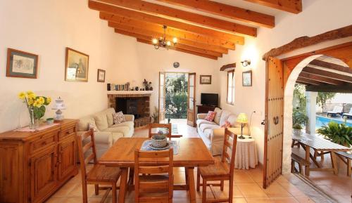 Quiet and wooded area of the Mallorcan countryside by Renthousing