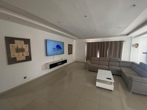 Fotografie z fotogalerie ubytování Keur Eldjena Villa 6 Chambre Wifi Tv UHD Piscine v destinaci Mbour