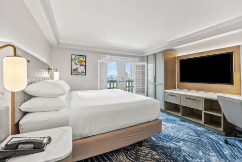 Télévision ou salle de divertissement dans l'établissement Crowne Plaza Orlando-Downtown by IHG