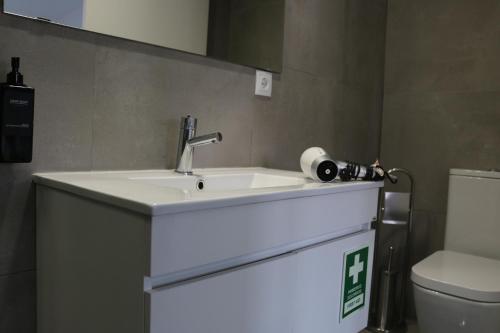 9 min Metro to Downtown -Remote working - Free Public Parking