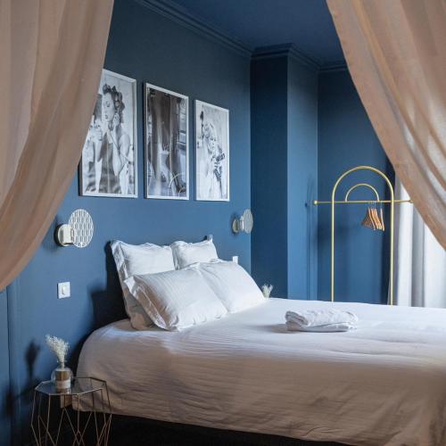 Postel nebo postele na pokoji v ubytování Le Boudoir du Beaujolais