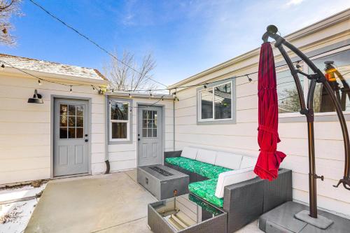 Αίθριο ή υπαίθριος χώρος στο Less Than 1 Mi to Olde Town Arvada Home with Patio!