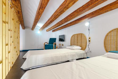 Spacious and luxurious mezzanine apartment in historic center