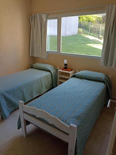 Postel nebo postele na pokoji v ubytování Apartamentos Valeria Medanos