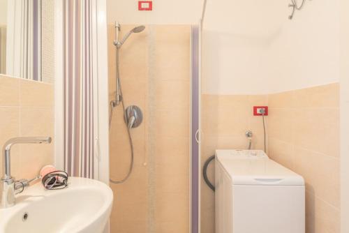Bilik mandi di Elegant Residence Ea Bianca 2 BedApt SeaV sleep 6
