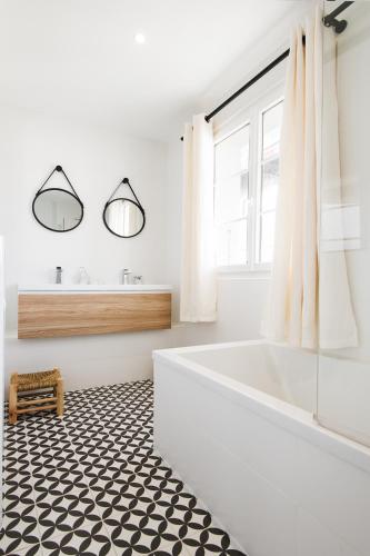 Photo de la galerie de l'établissement Villa familiale rénovée, centre village - La Couarde, à La Couarde-sur-Mer