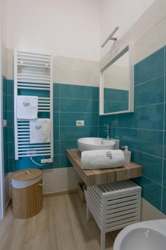a bathroom with a sink and a mirror at Elicon B&B in Capaccio-Paestum