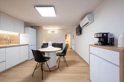 Studio apartment in Mastrinka with loggia, air conditioning, WiFi 5159-2