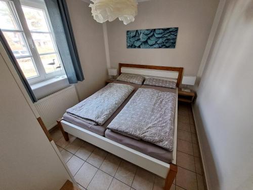 Ένα ή περισσότερα κρεβάτια σε δωμάτιο στο Achtern Diek Haus 7 Wohnung 4