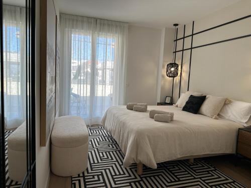 Mellow Mar by Ginkgo Marbella