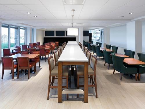 a dining room with tables and chairs at OTL Gouverneur Sherbrooke in Sherbrooke