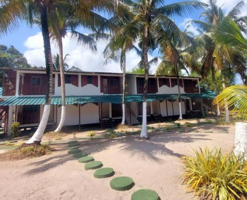 a house on the beach with palm trees at La Maringa El Magnifico in Libreville