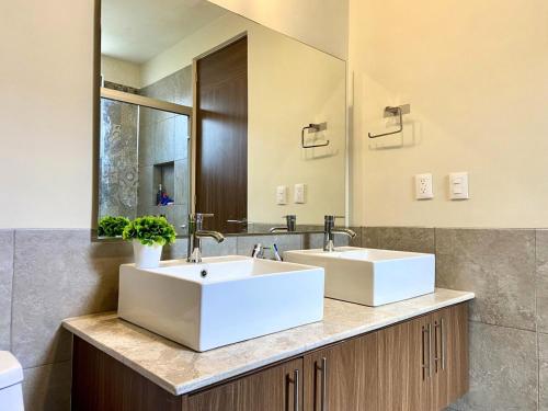 a bathroom with two sinks and a mirror at EL Colibrí in San Miguel de Allende