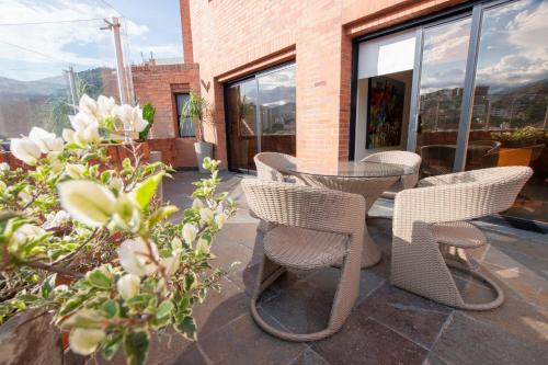Uma varanda ou terraço em Hotel Dann Carlton Cali