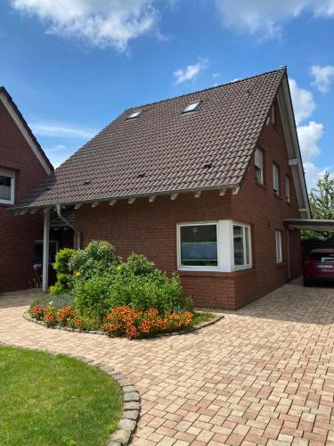 a brick house with a gambrel roof at Haus Datteln in Datteln