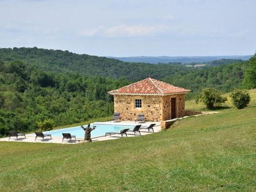Photo de la galerie de l'établissement Maison de charme en pierre au cœur de Molères avec piscine chauffée - FR-1-824-16, à Molières